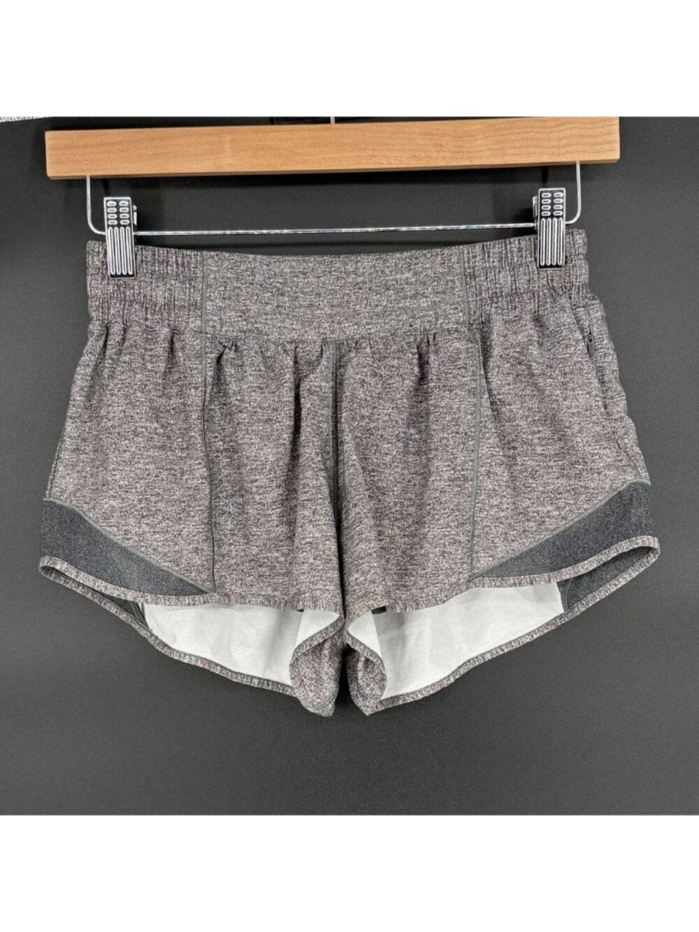 Lululemon Hotty Hot Shorts 2.5" Size 6 Heathered Gray Lined Running Athletic